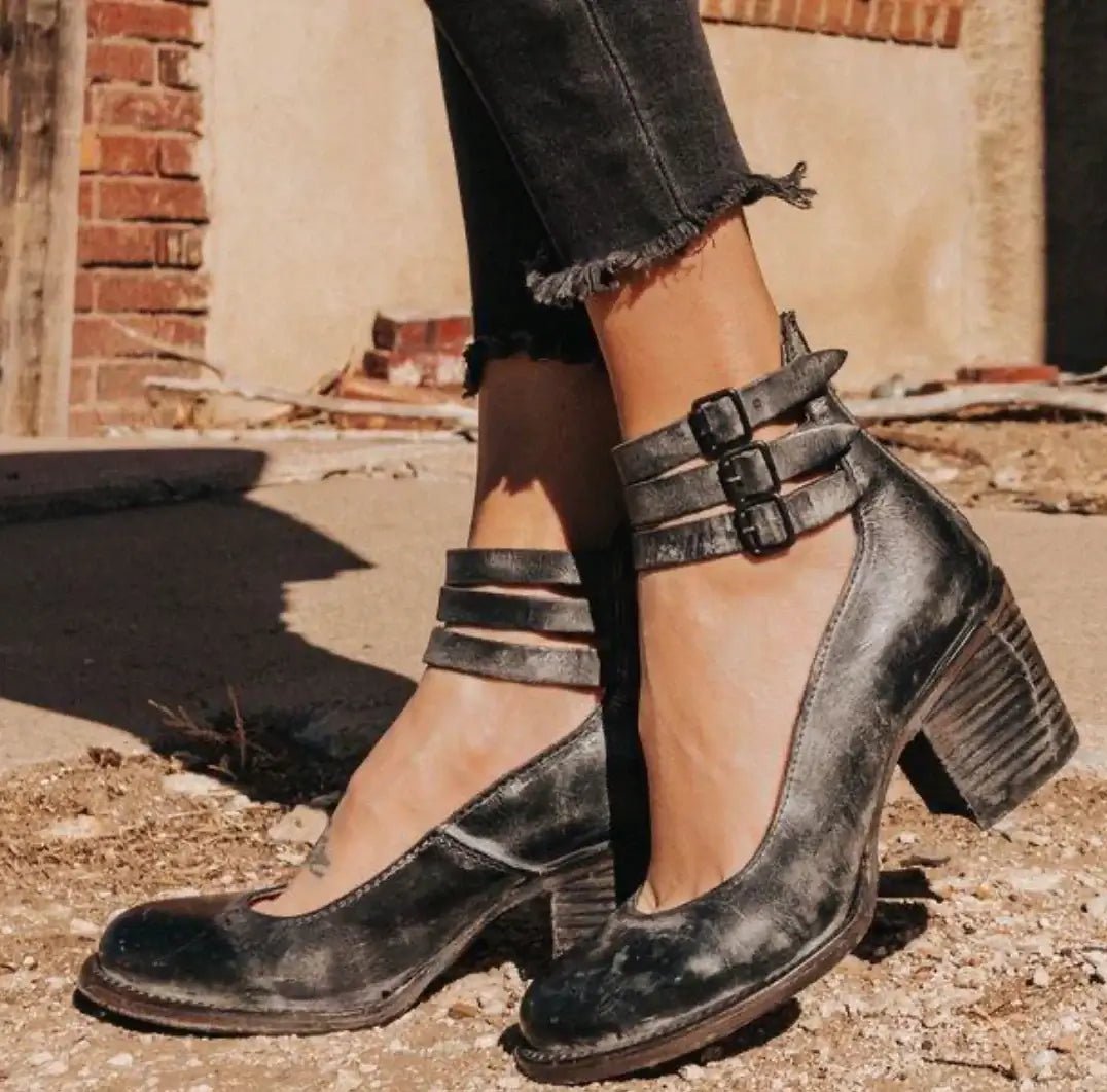 Aniek - Retro-Inspired Heeled Footwear